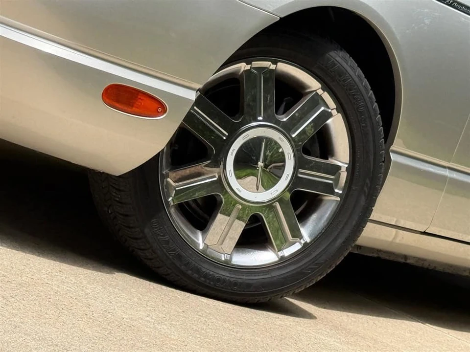 2005 Ford Thunderbird 11th Gen - Image 5 of 31