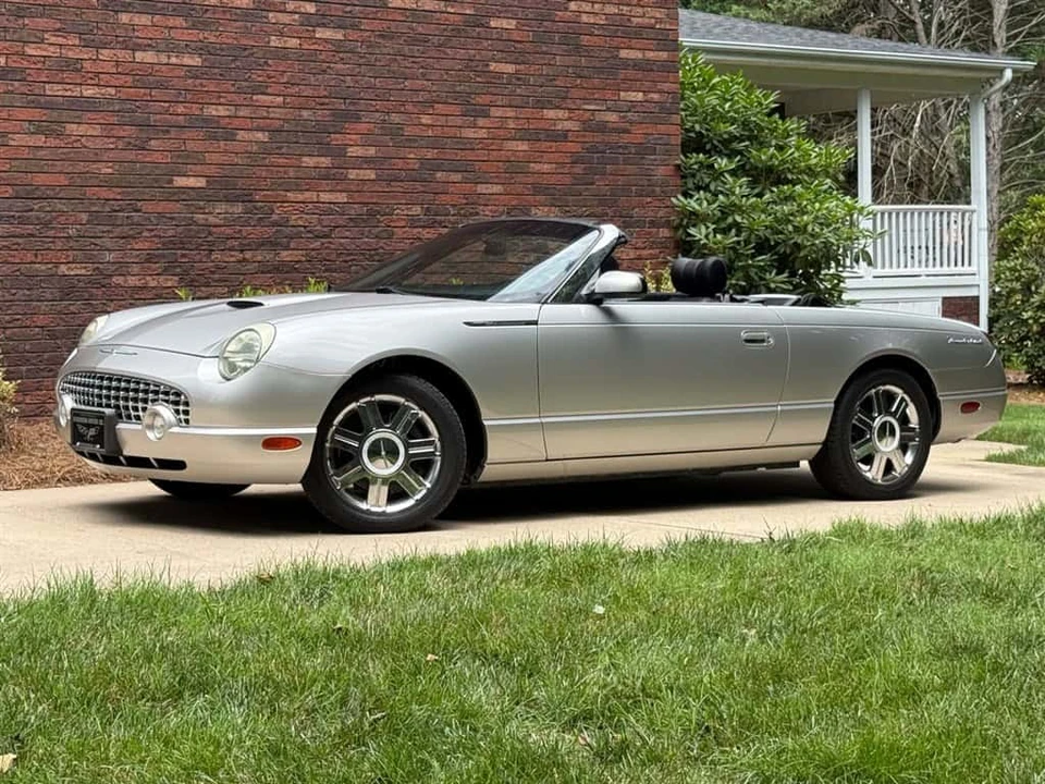 2005 Ford Thunderbird 11th Gen - Image 23 of 31