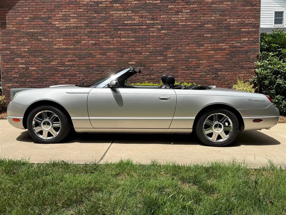 2005 Ford Thunderbird 11th Gen - Image 25 of 31