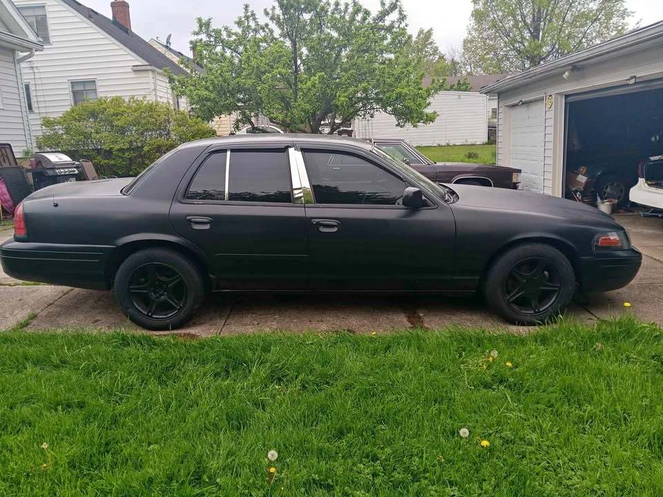 2005 Ford Crown Victoria - Image 1 of 8