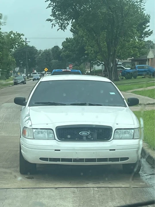 2005 Ford Crown Victoria - Image 2 of 4