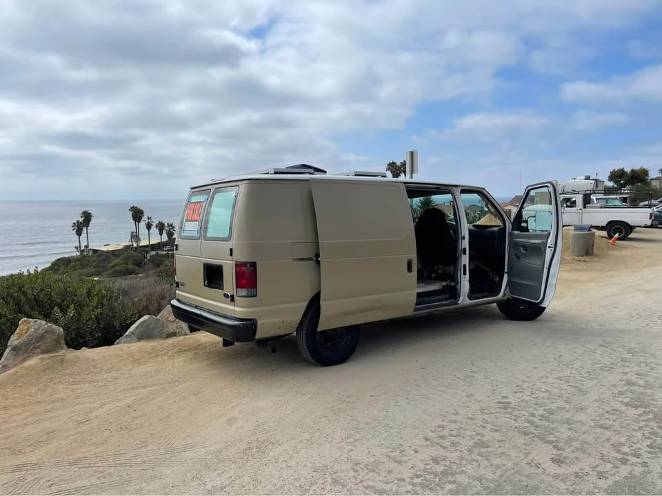 2005 Ford Econoline Van - Image 2 of 13