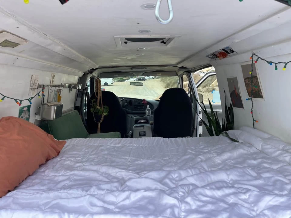 2005 Ford Econoline Van - Image 10 of 13
