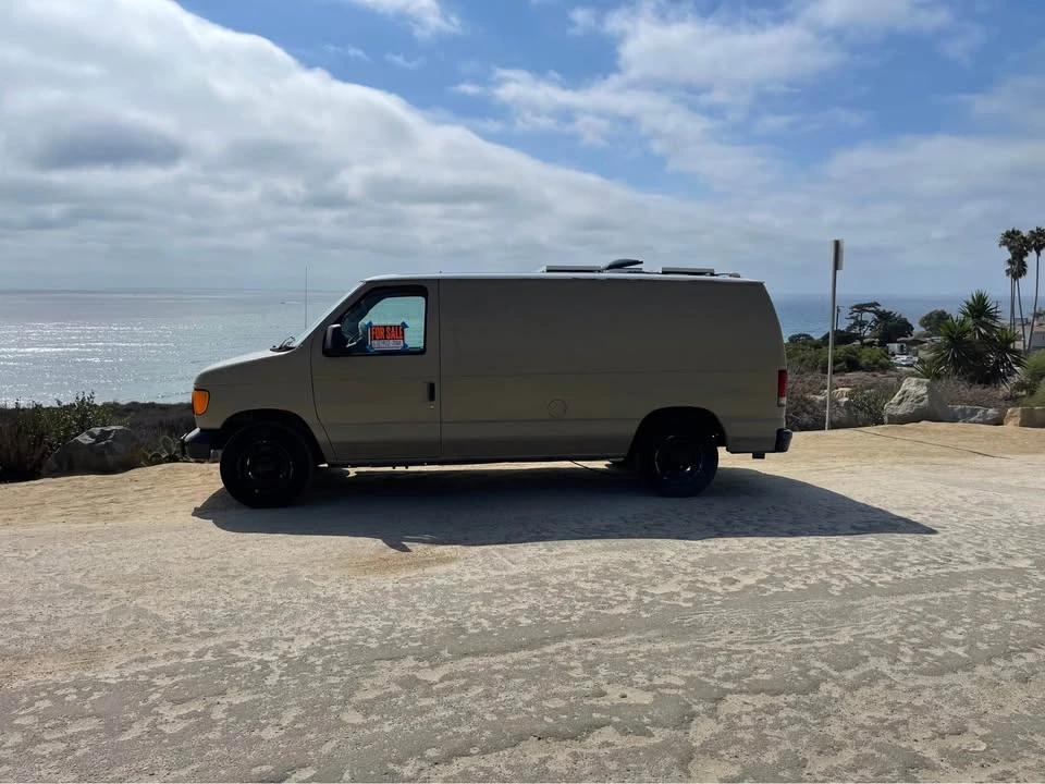 2005 Ford Econoline Van - Image 9 of 13