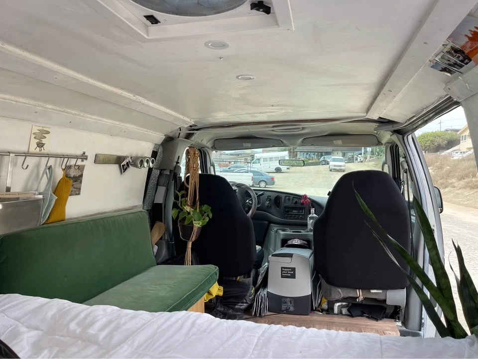 2005 Ford Econoline Van - Image 12 of 13