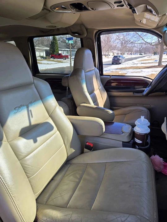 2005 Ford Excursion - Image 5 of 7