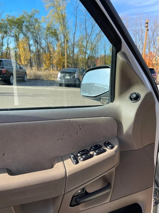 2005 Ford Explorer 3rd Gen - Image 3 of 12