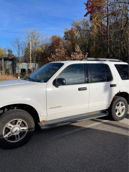 2005 Ford Explorer 3rd Gen - Image 2 of 12