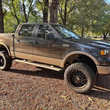 2005 Ford F-150 SuperCrew Cab Lariat