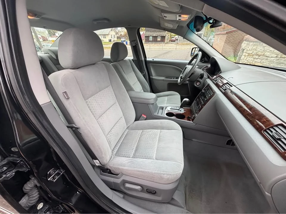 2005 Ford Five Hundred - Image 9 of 12