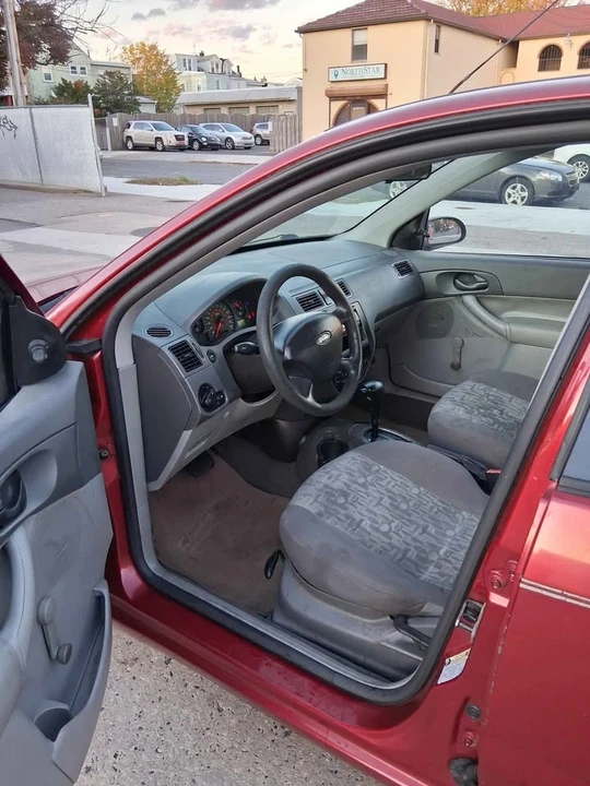 2005 Ford Focus 2nd Gen - Image 6 of 13