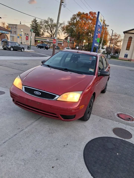2005 Ford Focus 2nd Gen - Image 2 of 13
