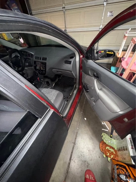 2005 Ford Focus 1st Gen - Image 13 of 15