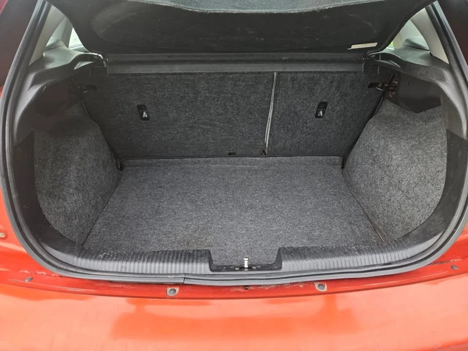 2005 Ford Focus 1st Gen - Image 9 of 16