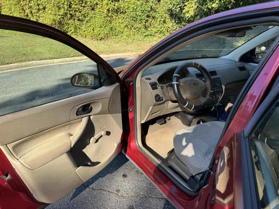 2005 Ford Focus 1st Gen - Image 2 of 10