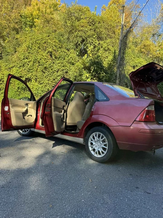 2005 Ford Focus 1st Gen - Image 9 of 10