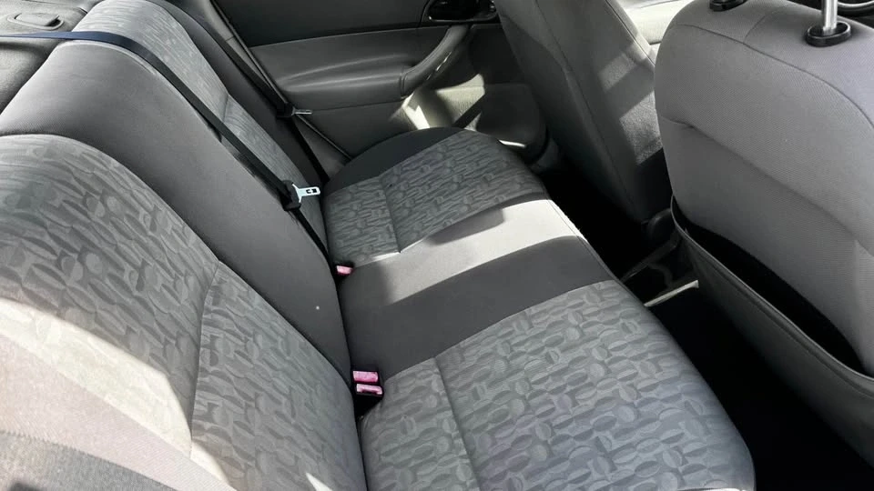 2005 Ford Focus 1st Gen - Image 10 of 14