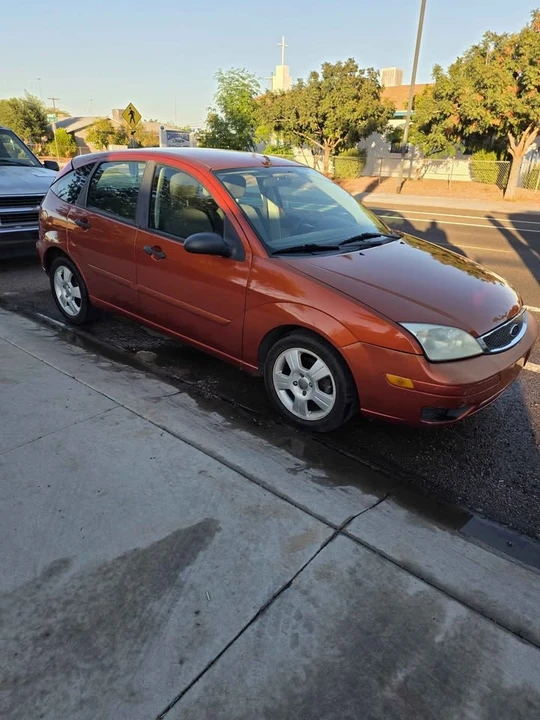 2005 Ford Focus 2nd Gen - Image 2 of 12