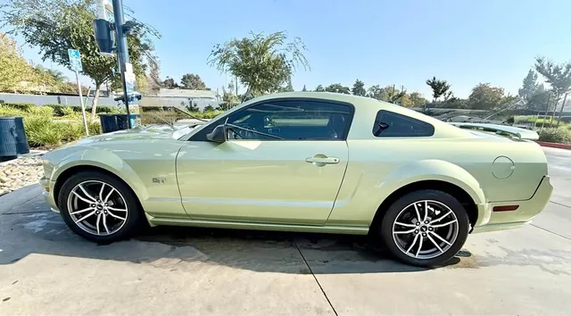 2005 Ford Mustang GT Coupe
