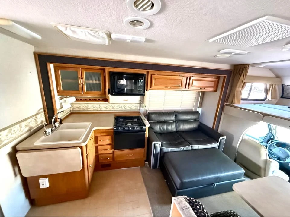 2005 Ford Econoline Van - Image 12 of 18