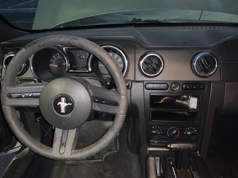2005 Ford S197 Mustang - Image 11 of 24