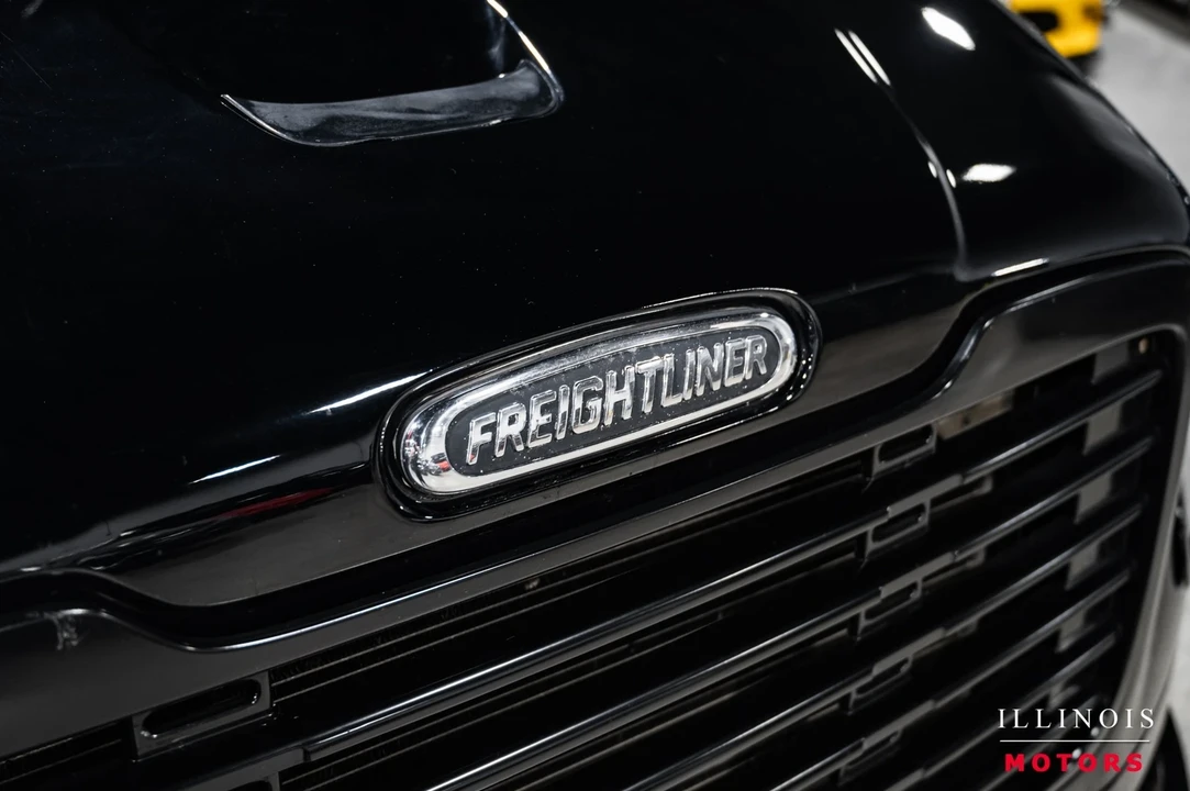 2005 Freightliner - Image 10 of 21