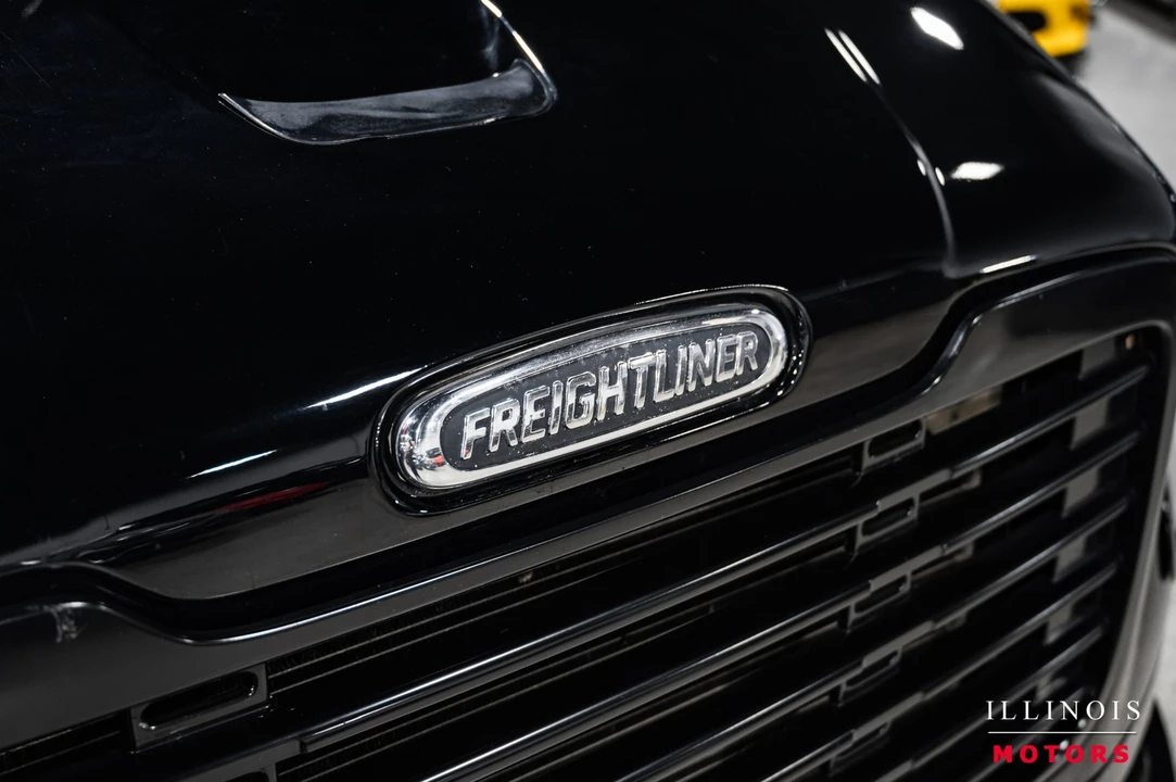 2005 Freightliner - Image 10 of 21