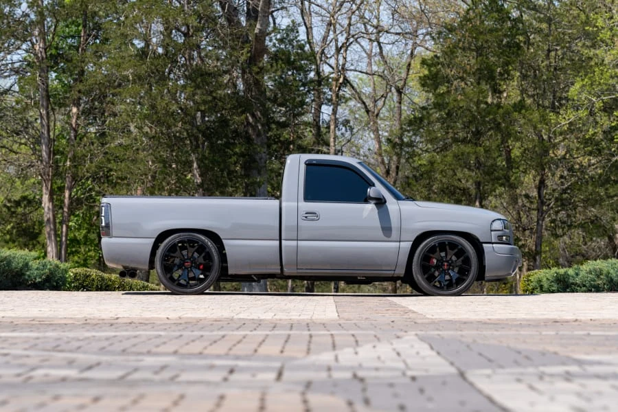 2005 GMC Sierra 2nd Gen - Image 2 of 29
