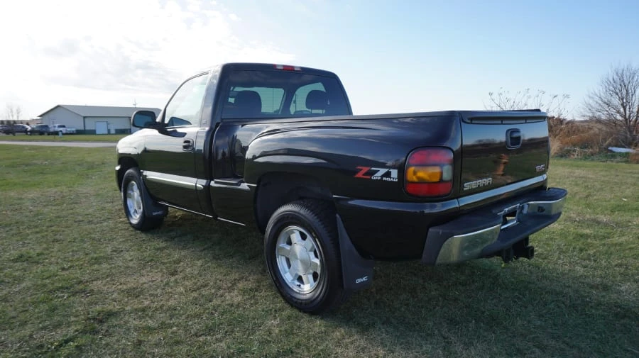 2005 GMC Sierra 2nd Gen - Image 3 of 13