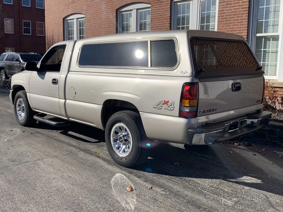 2005 GMC Sierra 2nd Gen - Image 3 of 8