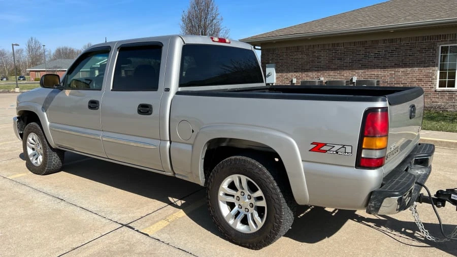 2005 GMC Sierra 2nd Gen - Image 9 of 11