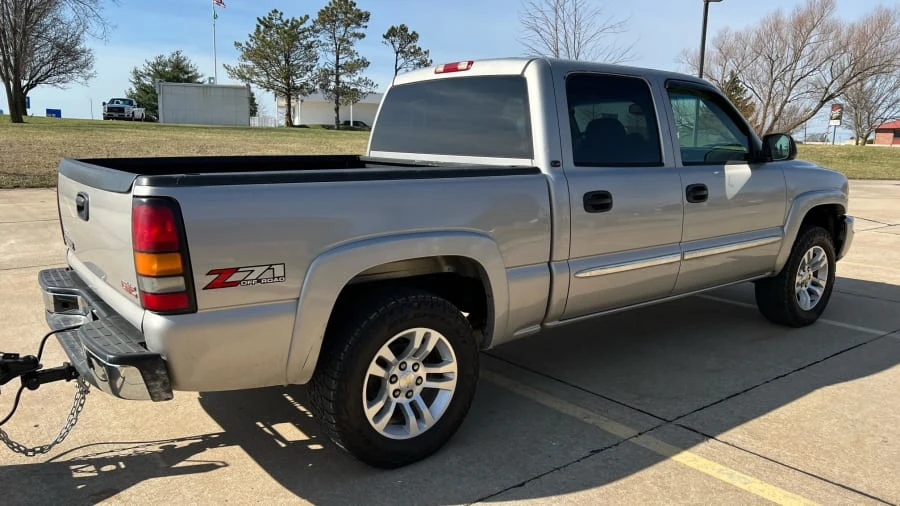 2005 GMC Sierra 2nd Gen - Image 10 of 11