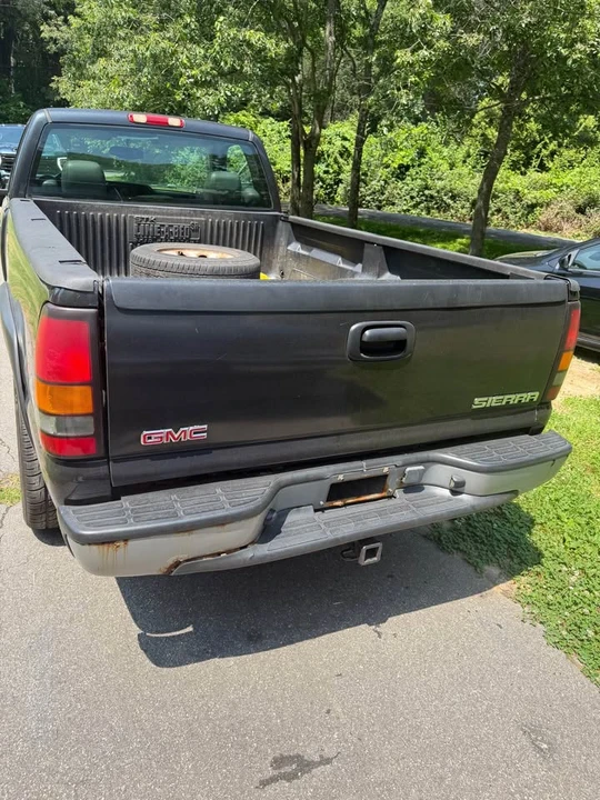 2005 GMC Sierra 2nd Gen - Image 3 of 14