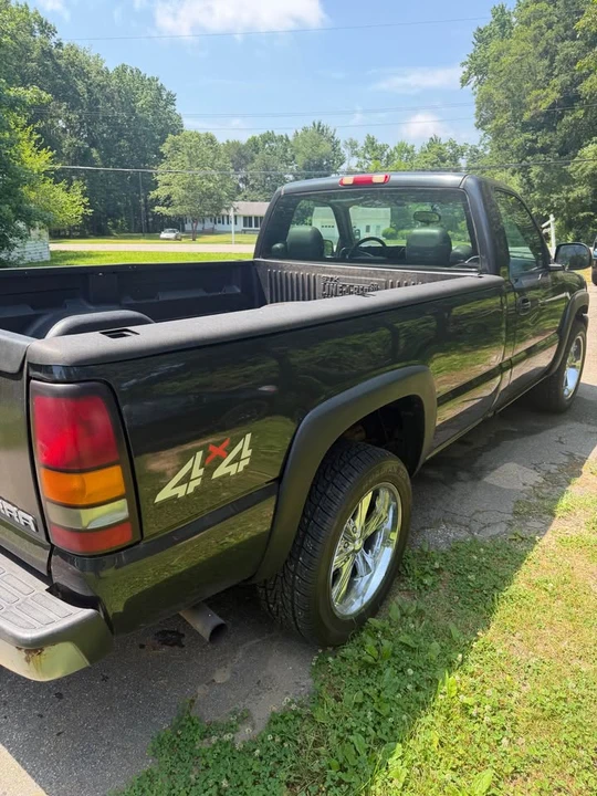 2005 GMC Sierra 2nd Gen - Image 4 of 14