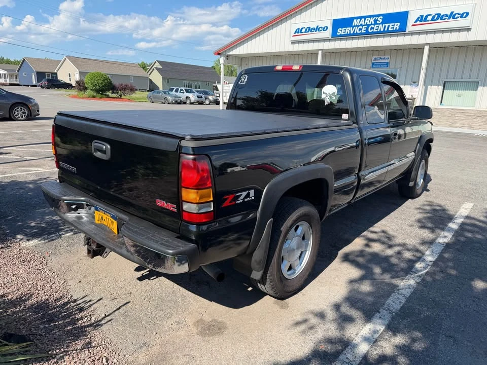 2005 GMC Sierra 2nd Gen - Image 3 of 14