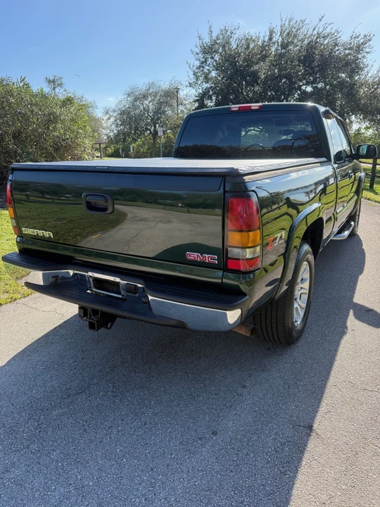 2005 GMC Sierra 2nd Gen - Image 4 of 13