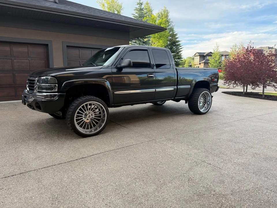 2005 GMC Sierra 2nd Gen - Image 4 of 8