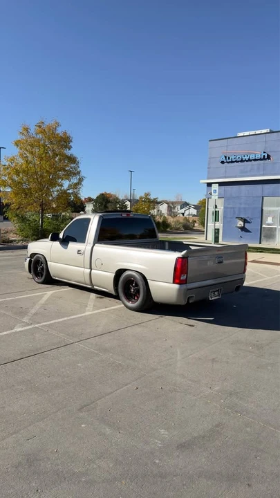 2005 GMC Sierra 2nd Gen - Image 2 of 9
