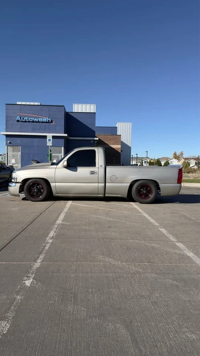 2005 GMC Sierra 2nd Gen - Image 3 of 9