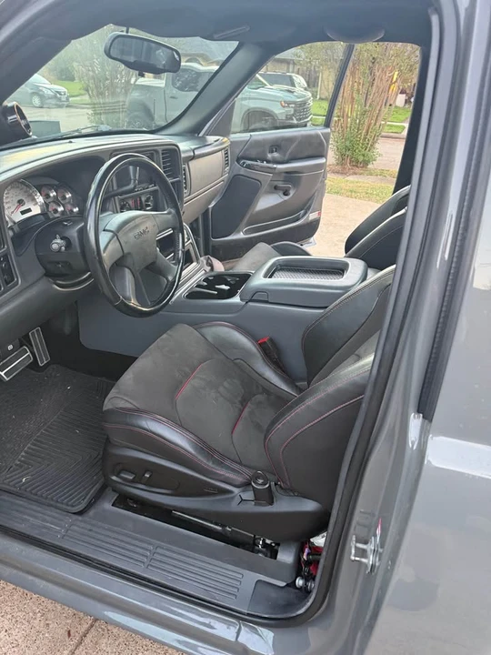2005 GMC Sierra 2nd Gen - Image 6 of 10