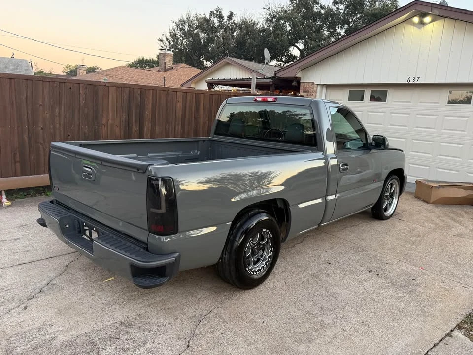 2005 GMC Sierra 2nd Gen - Image 3 of 10