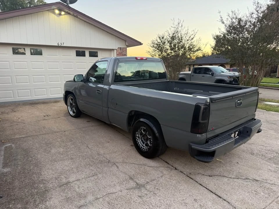 2005 GMC Sierra 2nd Gen - Image 2 of 10