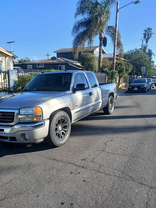 2005 GMC Sierra 2nd Gen - Image 8 of 10