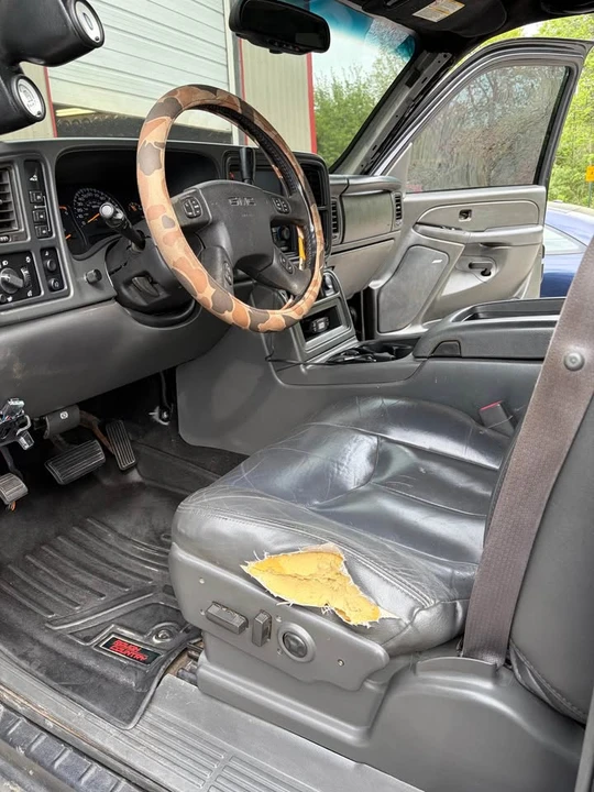 2005 GMC Sierra Heavy Duty 2nd Gen - Image 5 of 10