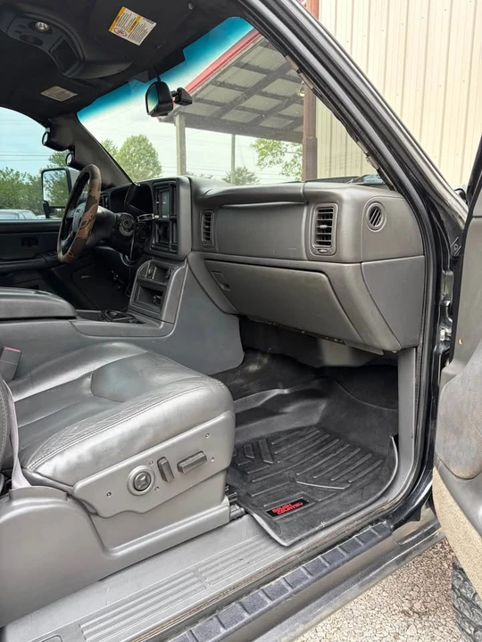2005 GMC Sierra Heavy Duty 2nd Gen - Image 9 of 10