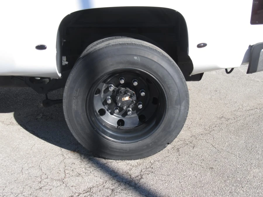 2005 GMC TopKick - Image 9 of 12