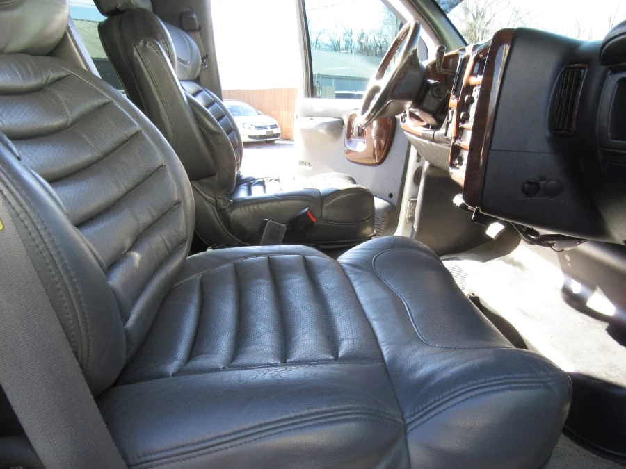 2005 GMC TopKick - Image 7 of 12