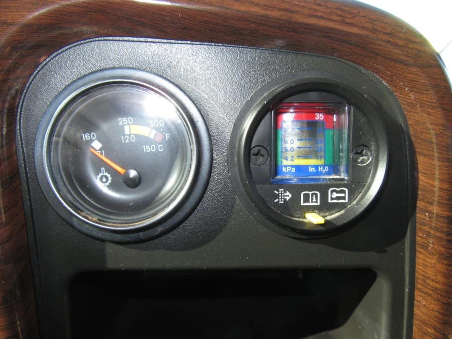 2005 GMC TopKick - Image 11 of 12