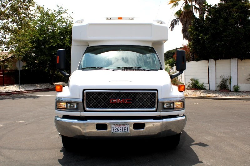 2005 GMC TopKick - Image 18 of 19