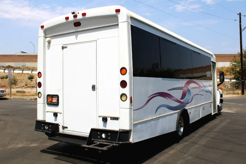 2005 GMC TopKick - Image 5 of 19